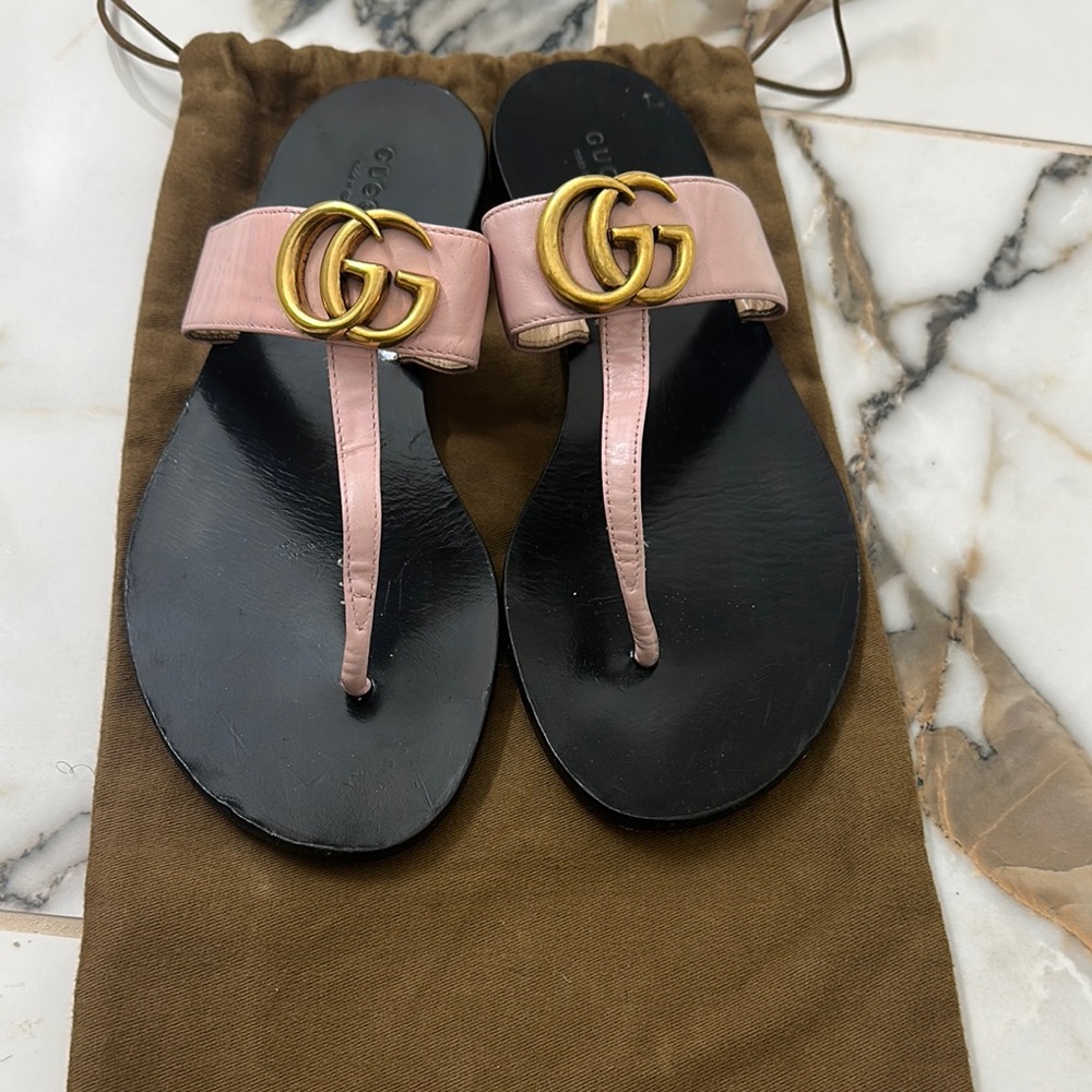 Gucci Women’s Leather Thong Sandals with double G